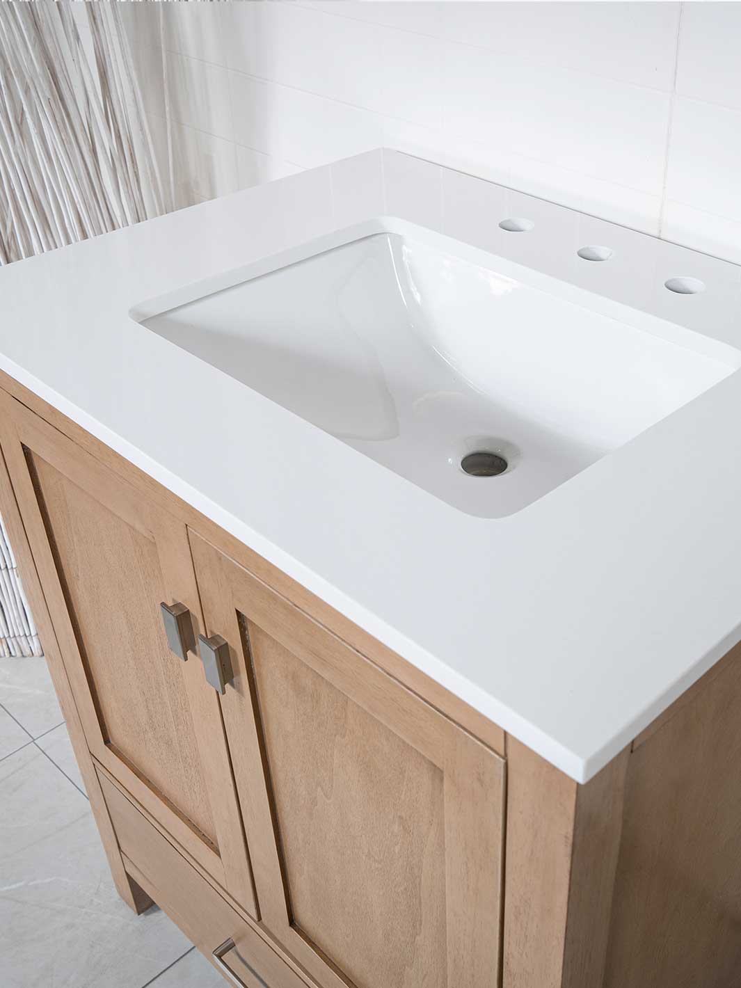white quartz counter with attached undermount sink