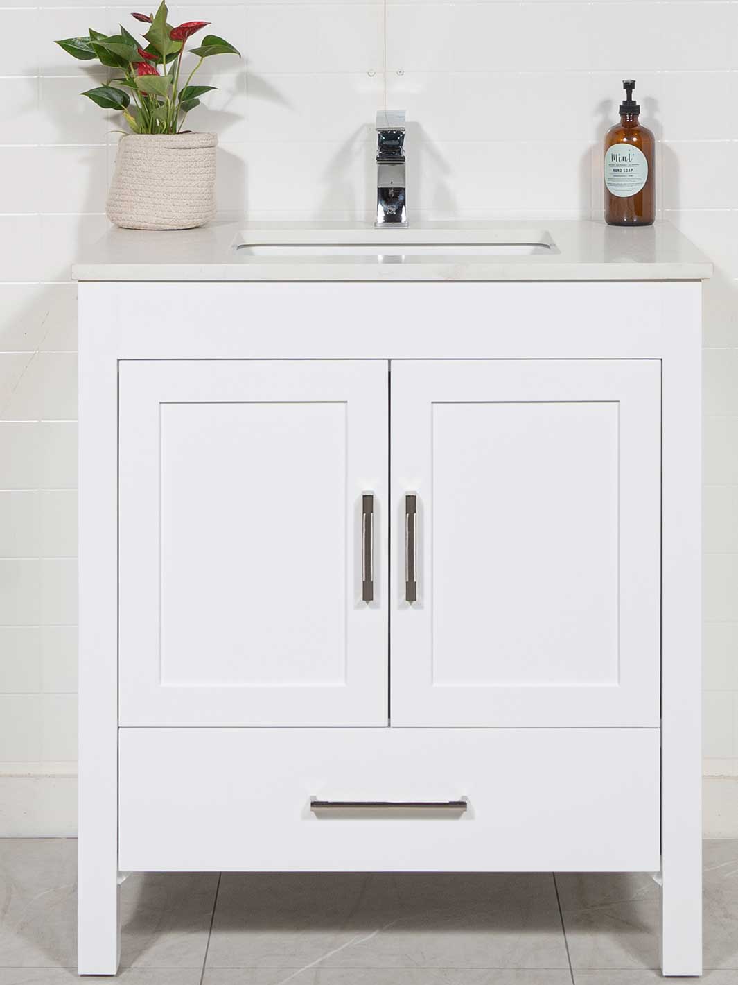 32 inch white bathroom vanity with quartz counter, and chrome faucet 