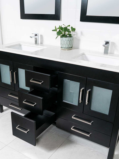 3 full extensions drawers in the center of the cabinet